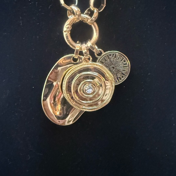 NWT Anna & Ava Elegant Gold Pendants Crystal Chain Link Unique Necklace - Picture 3 of 8